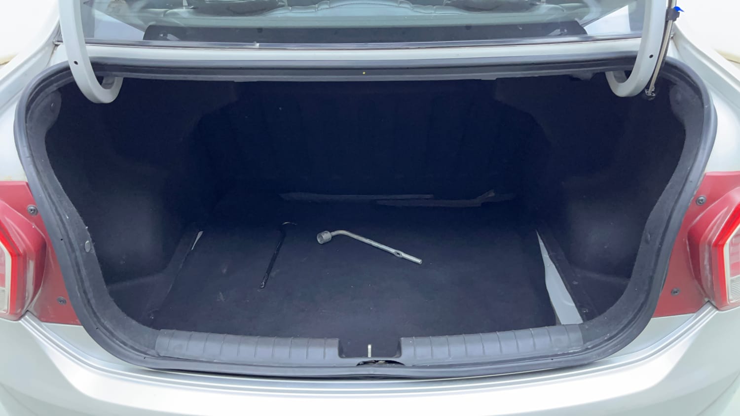 Used 2015 Hyundai Xcent S 1.2 (O) Petrol Manual interior DICKY INSIDE VIEW