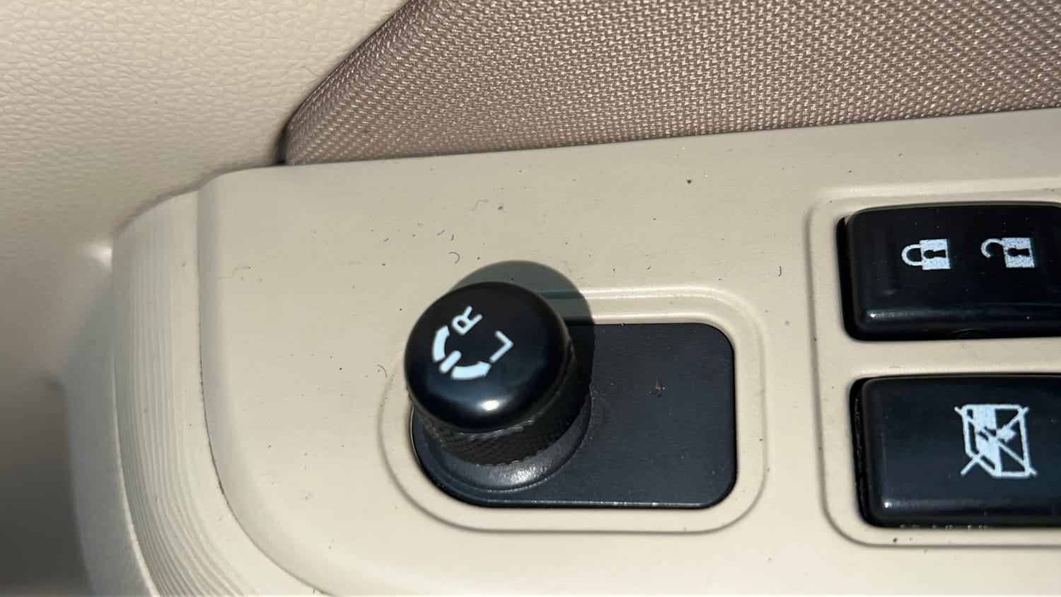 Used 2019 Maruti Suzuki Dzire VXi AMT Petrol Automatic top_features Adjustable ORVM
