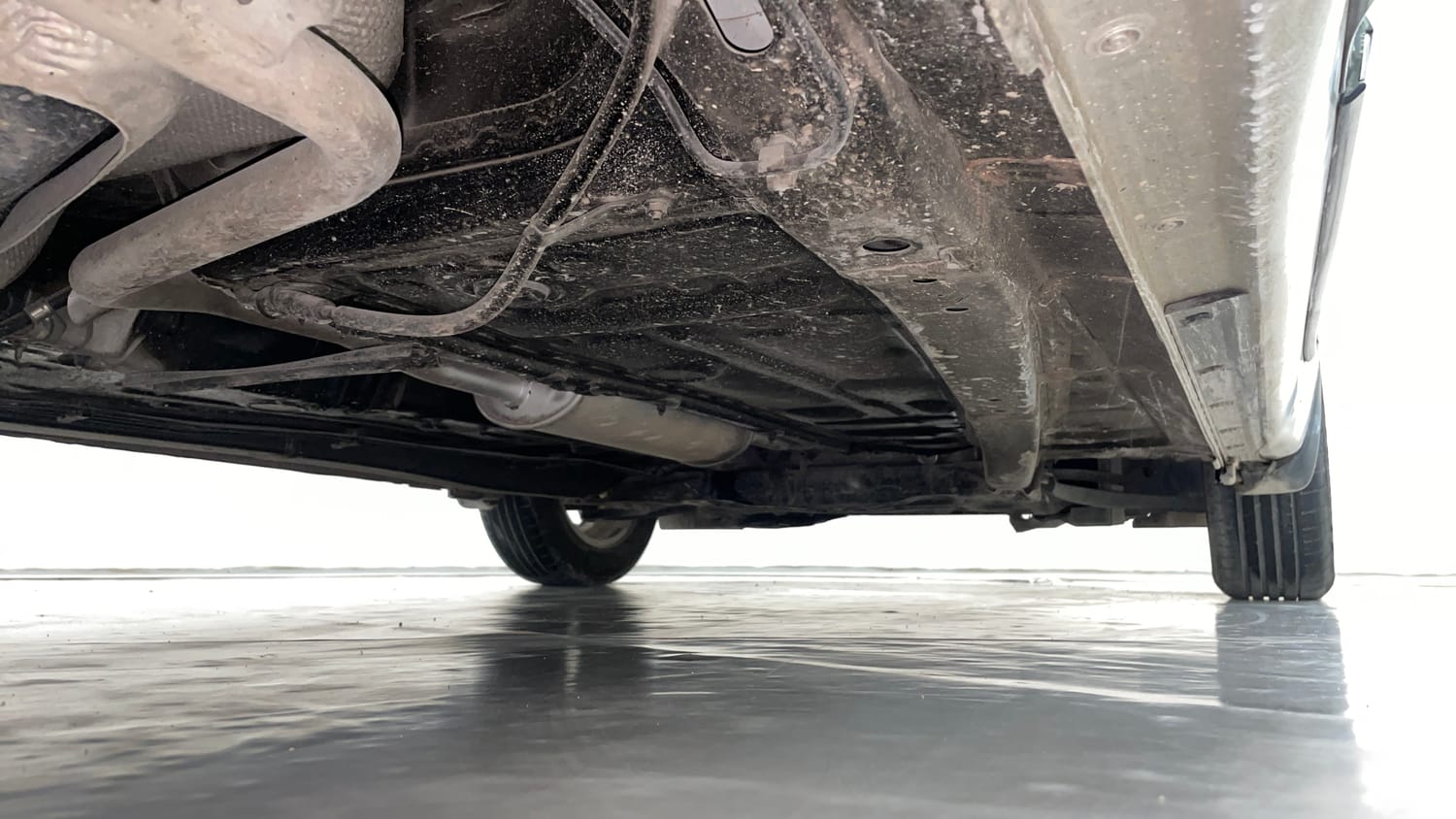 Used 2019 Maruti Suzuki Swift ZXi AMT Petrol Automatic extra REAR RIGHT UNDERBODY VIEW