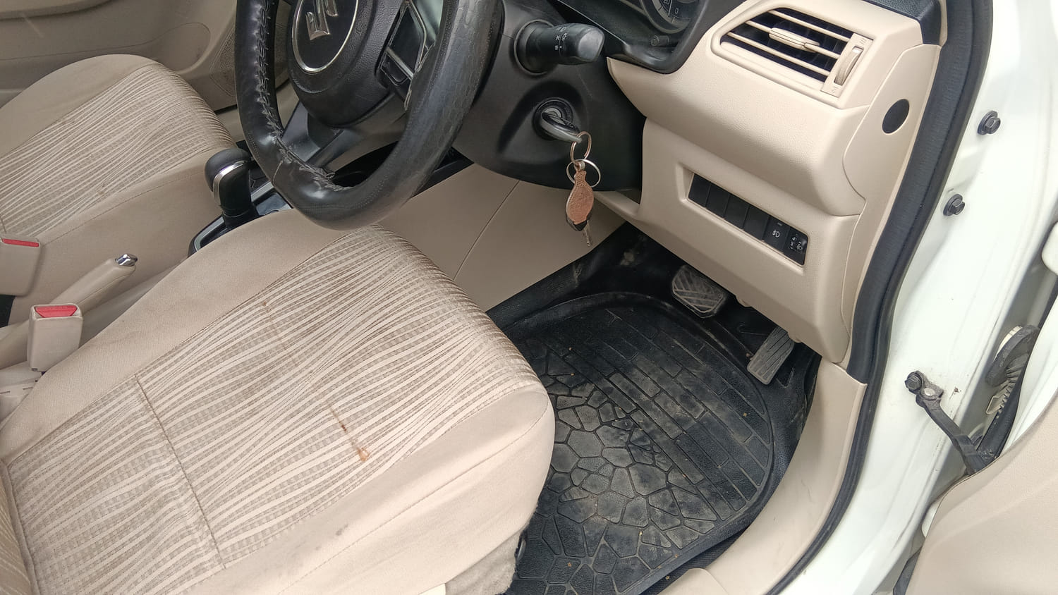 Used 2018 Maruti Suzuki Dzire VDi AMT Diesel Automatic interior RIGHT SIDE FRONT DOOR CABIN VIEW