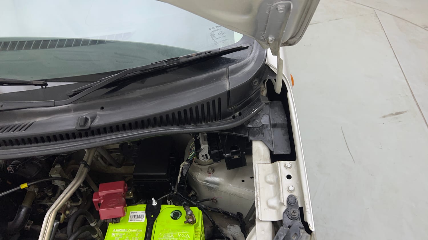 Used 2016 Maruti Suzuki Wagon R LXI Petrol Manual engine ENGINE LEFT SIDE HINGE & APRON VIEW
