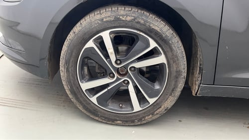 Used 2022 Tata Altroz XZ Petrol Petrol Manual tyres LEFT FRONT TYRE RIM VIEW