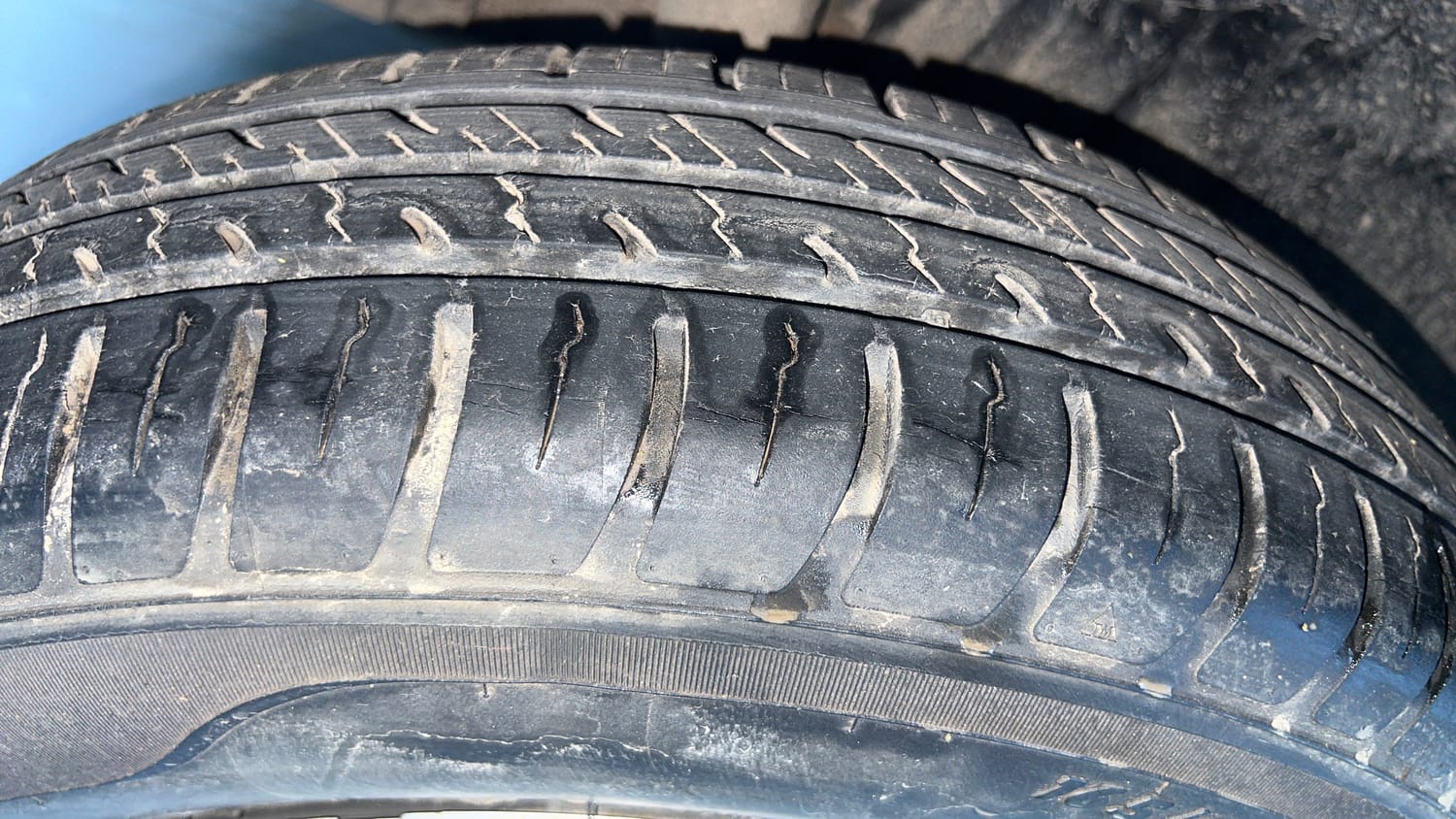 Used 2019 Maruti Suzuki Swift VXi AMT Petrol Automatic tyres RIGHT REAR TYRE TREAD VIEW