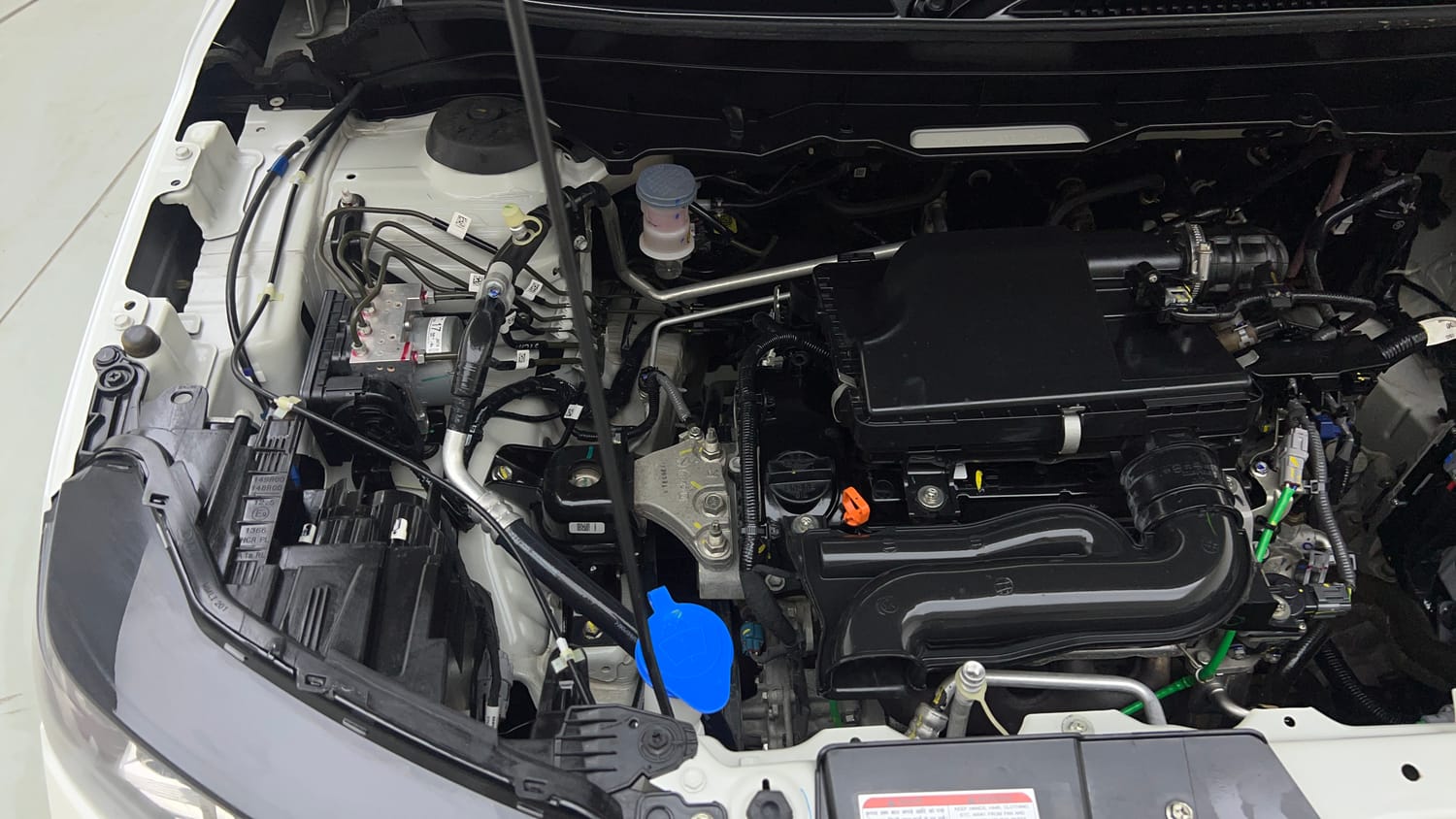 Used 2024 Maruti Suzuki Brezza ZXi Petrol Manual engine ENGINE RIGHT SIDE VIEW