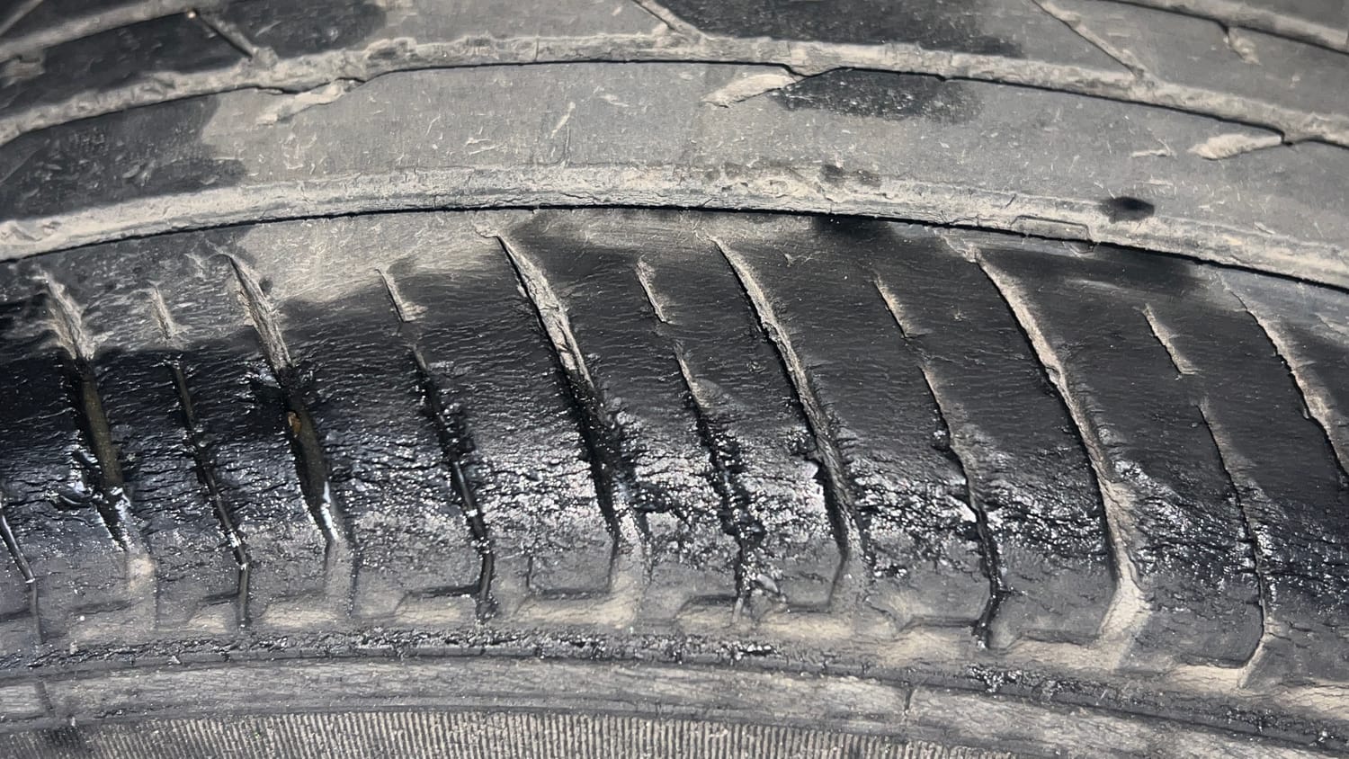Used 2021 Nissan Magnite XL Petrol Manual tyres RIGHT FRONT TYRE TREAD VIEW
