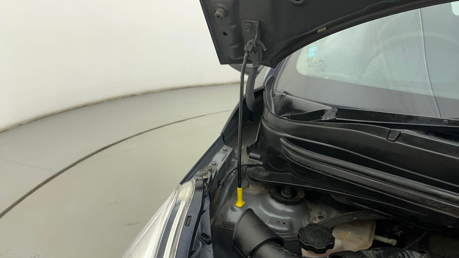 Used 2019 Hyundai Grand i10 Magna 1.2 Kappa VTVT Petrol Manual engine ENGINE RIGHT SIDE HINGE & APRON VIEW