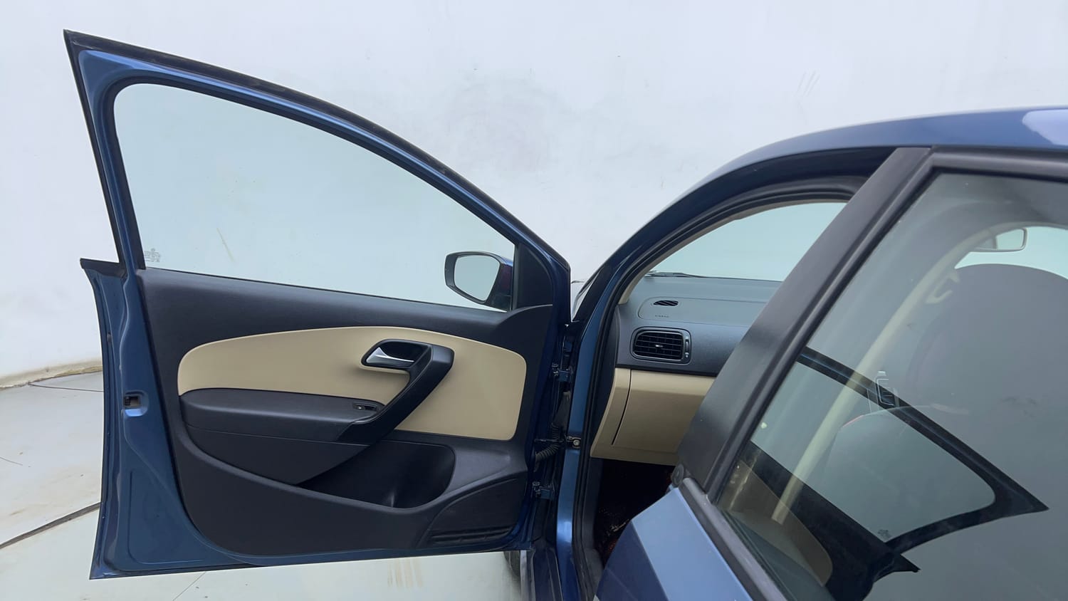 Used 2017 Volkswagen Ameo Highline1.2L (P) Petrol Manual interior LEFT FRONT DOOR OPEN VIEW