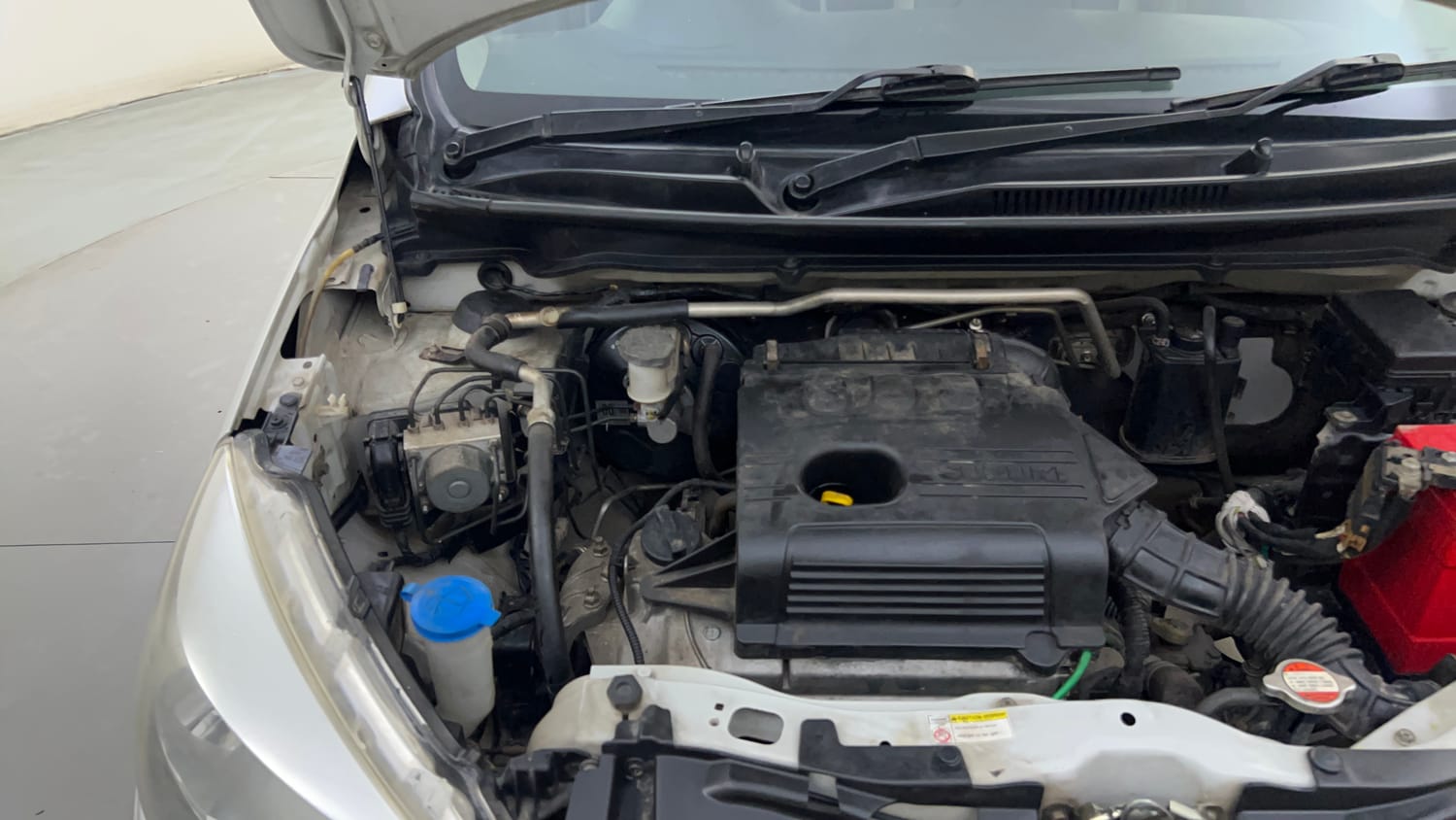 Used 2019 Maruti Suzuki Celerio ZXi Petrol Manual engine ENGINE RIGHT SIDE HINGE & APRON VIEW