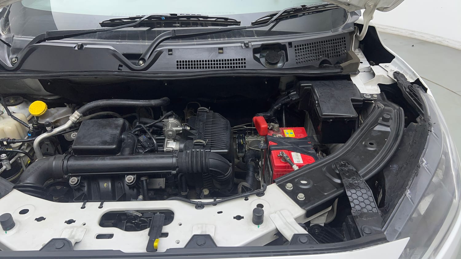 Used 2022 Nissan Magnite XE Petrol Manual engine ENGINE LEFT SIDE VIEW