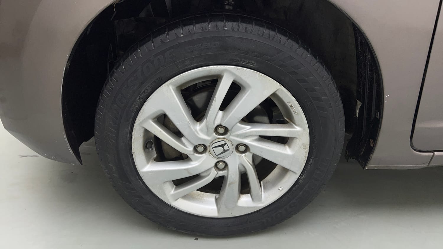 Used 2015 Honda Jazz V AT Petrol Petrol Automatic tyres LEFT FRONT TYRE RIM VIEW