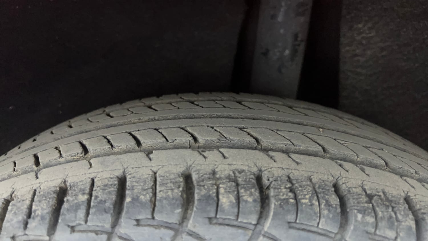 Used 2016 Maruti Suzuki Baleno Delta 1.2 AT Petrol Automatic tyres LEFT REAR TYRE TREAD VIEW