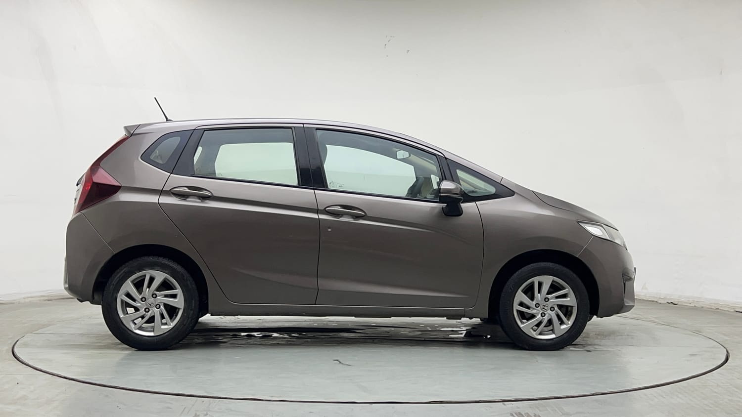 Used 2015 Honda Jazz V AT Petrol Petrol Automatic exterior RIGHT SIDE VIEW