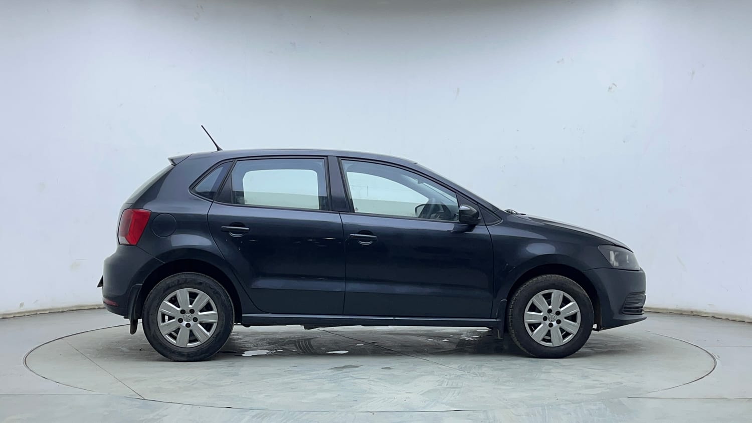 Used 2015 Volkswagen Polo Trendline 1.2L (P) Petrol Manual exterior RIGHT SIDE VIEW