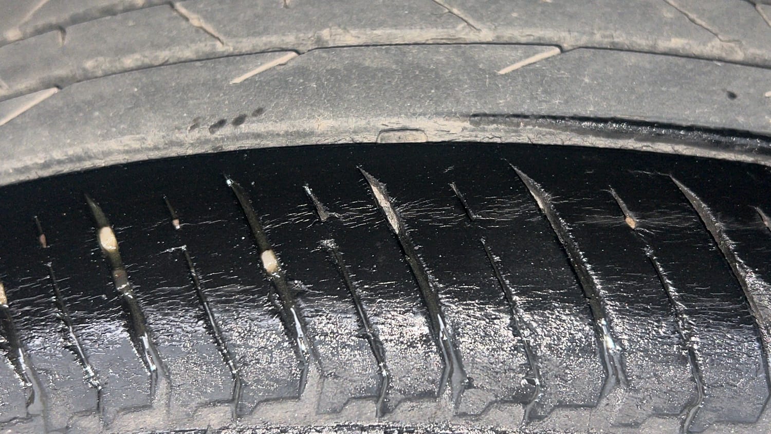 Used 2021 Nissan Magnite XL Petrol Manual tyres RIGHT REAR TYRE TREAD VIEW