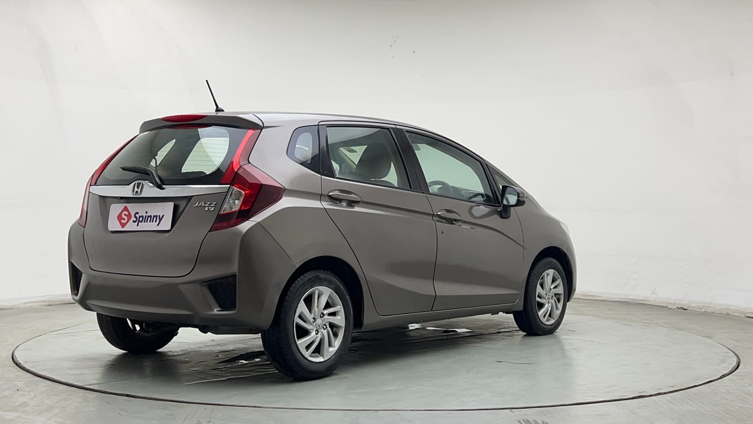 Used 2015 Honda Jazz V AT Petrol Petrol Automatic exterior RIGHT REAR CORNER VIEW