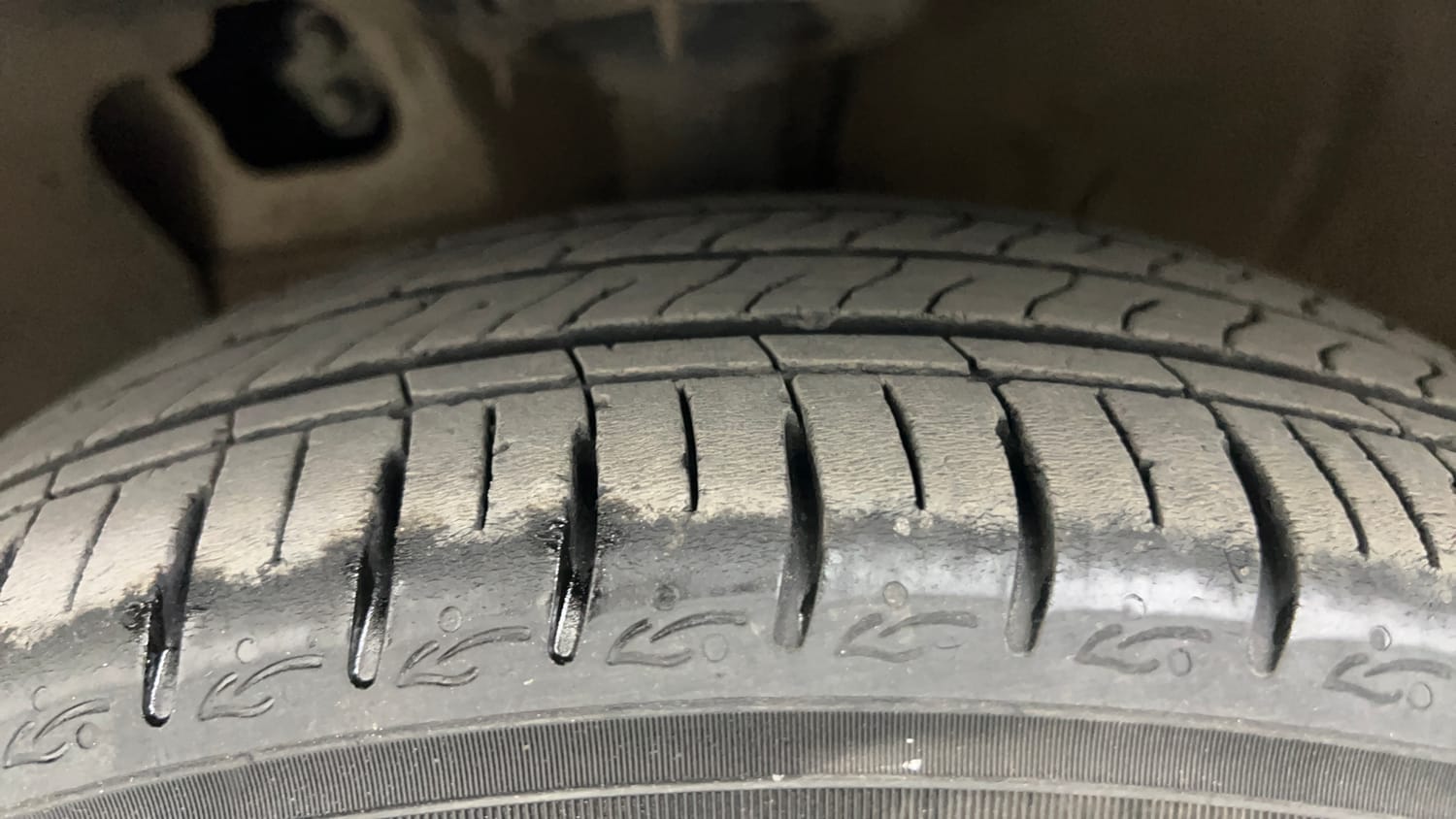 Used 2023 Hyundai Aura SX 1.2 CNG Cng Manual tyres LEFT FRONT TYRE TREAD VIEW