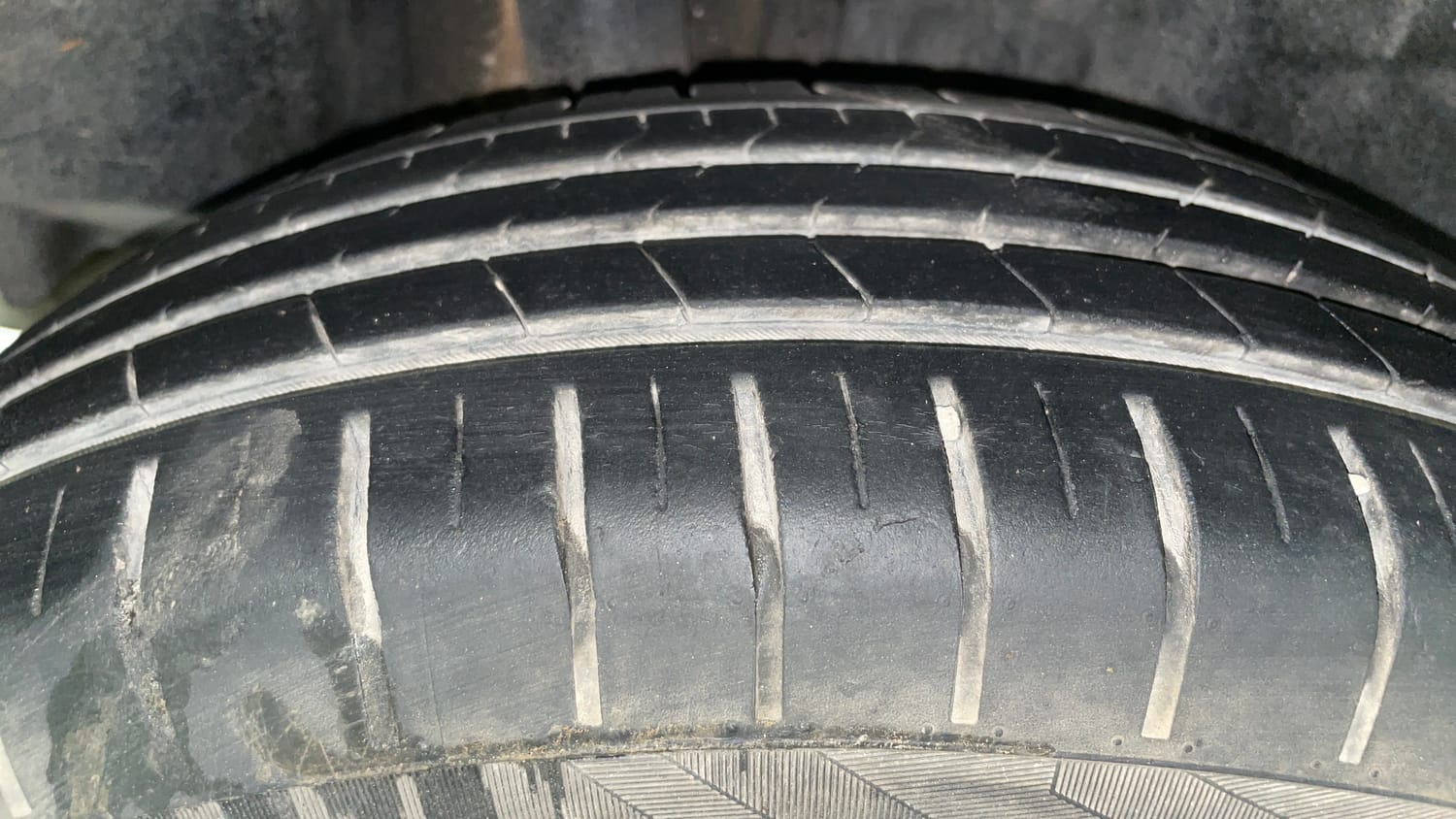 Used 2019 Maruti Suzuki Swift ZXi AMT Petrol Automatic tyres RIGHT REAR TYRE TREAD VIEW