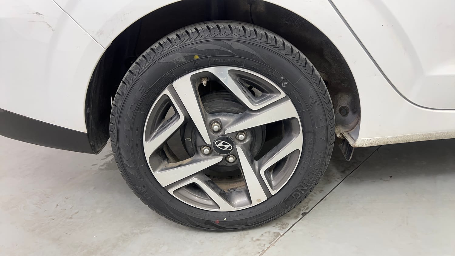 Used 2023 Hyundai Aura SX 1.2 CNG Cng Manual tyres RIGHT REAR TYRE RIM VIEW