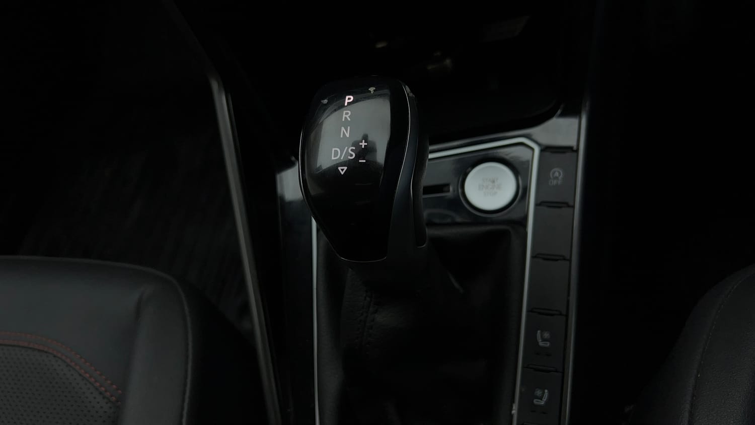 Used 2023 Volkswagen Virtus GT Plus 1.5 TSI EVO DSG Petrol Automatic interior GEAR  KNOB VIEW