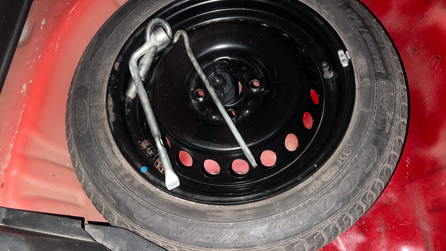Used 2015 Maruti Suzuki Baleno Delta 1.2 Petrol Manual tyres SPARE TYRE VIEW