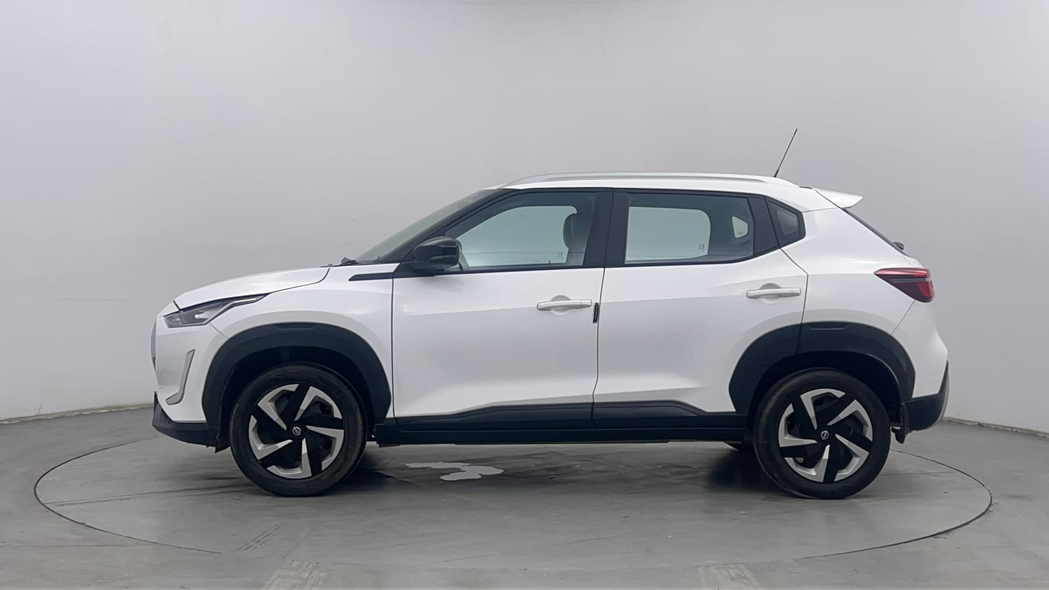 Used 2021 Nissan Magnite XL Petrol Manual exterior LEFT SIDE VIEW