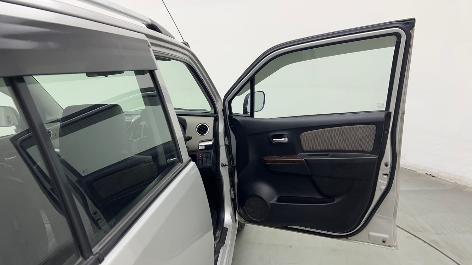 Used 2016 Maruti Suzuki Wagon R LXI Petrol Manual interior RIGHT FRONT DOOR OPEN VIEW