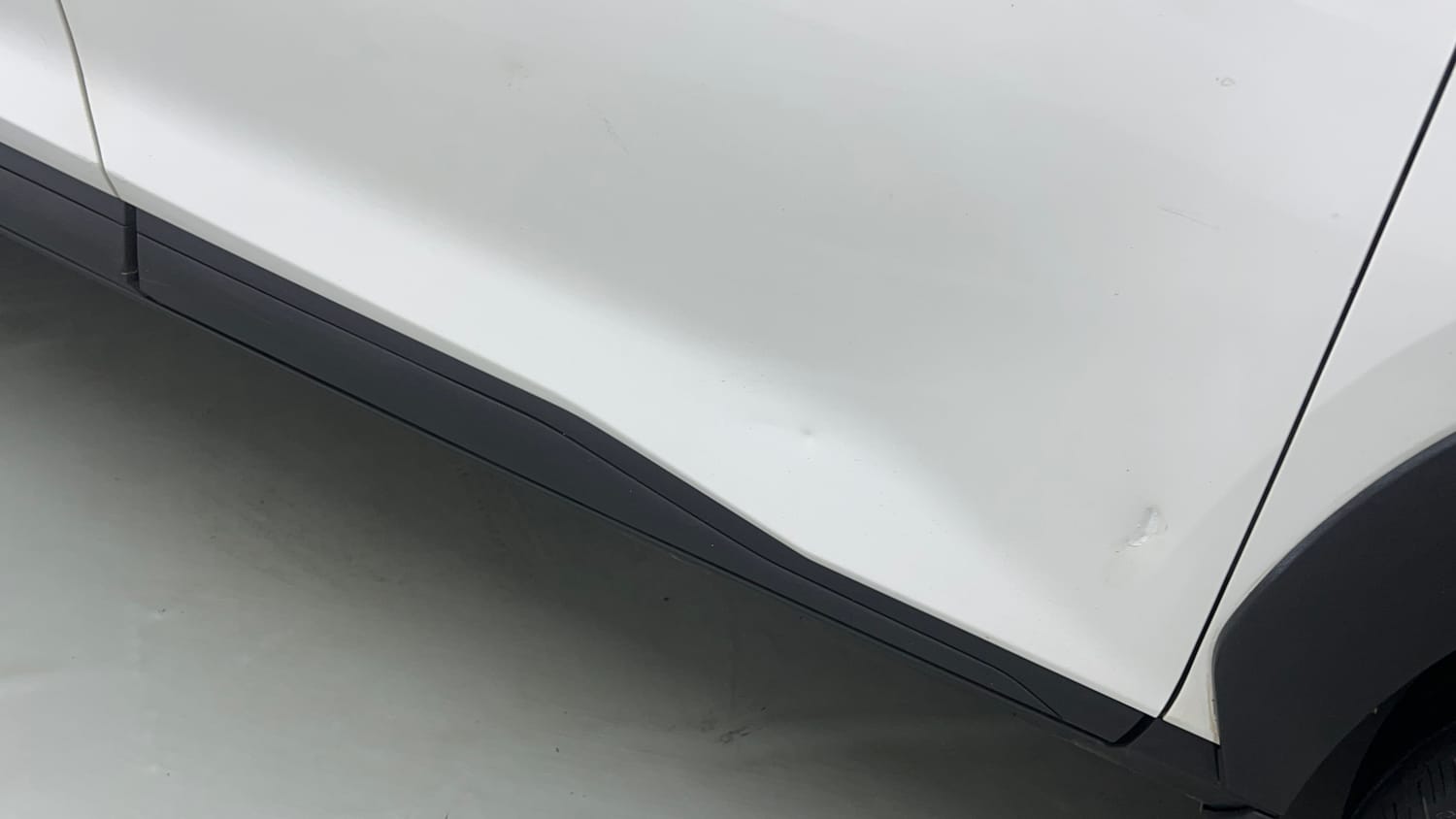 Used 2024 Nissan Magnite XE AMT Petrol Automatic dents MINOR SCRATCH