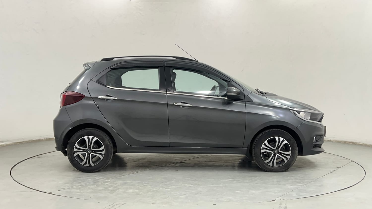 Used 2020 Tata Tiago Revotron XZ Petrol Manual exterior RIGHT SIDE VIEW