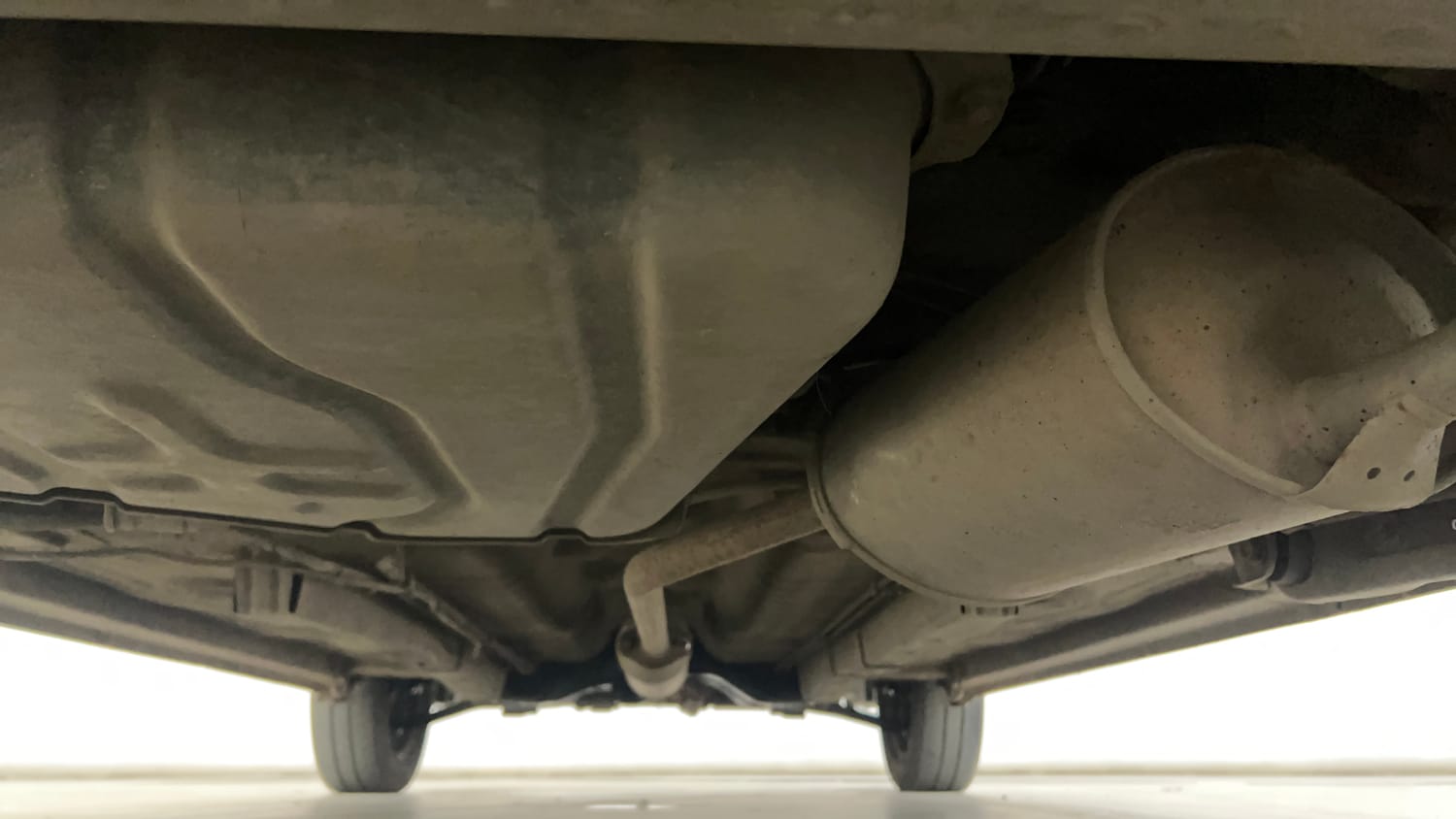Used 2016 Maruti Suzuki Wagon R 1.0 VXI Petrol + CNG (Outside Fitted) Cng Manual extra REAR UNDERBODY VIEW (TAKEN FROM REAR)