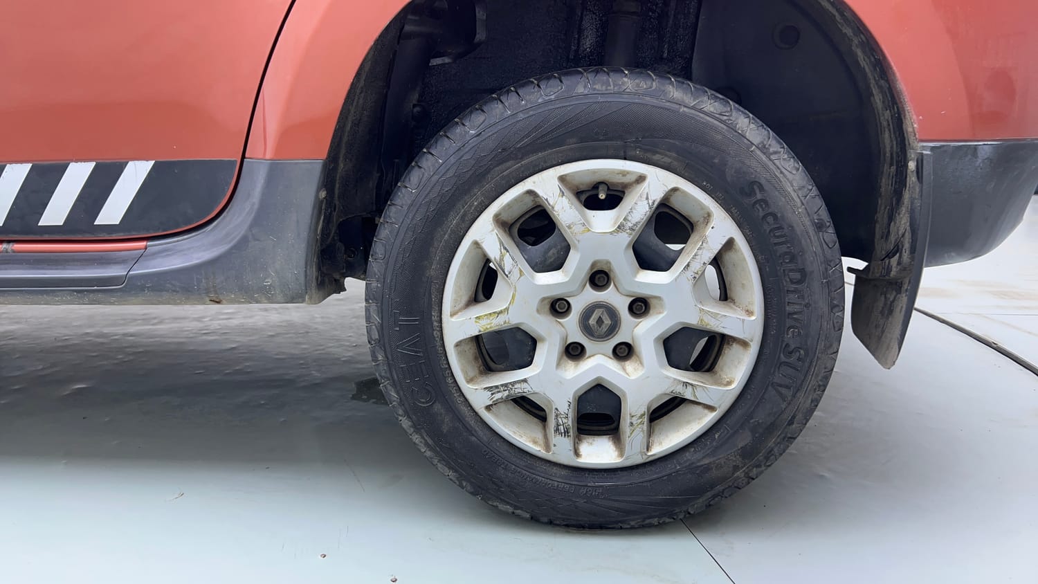 Used 2018 Renault Duster RXL Petrol Petrol Manual tyres LEFT REAR TYRE RIM VIEW