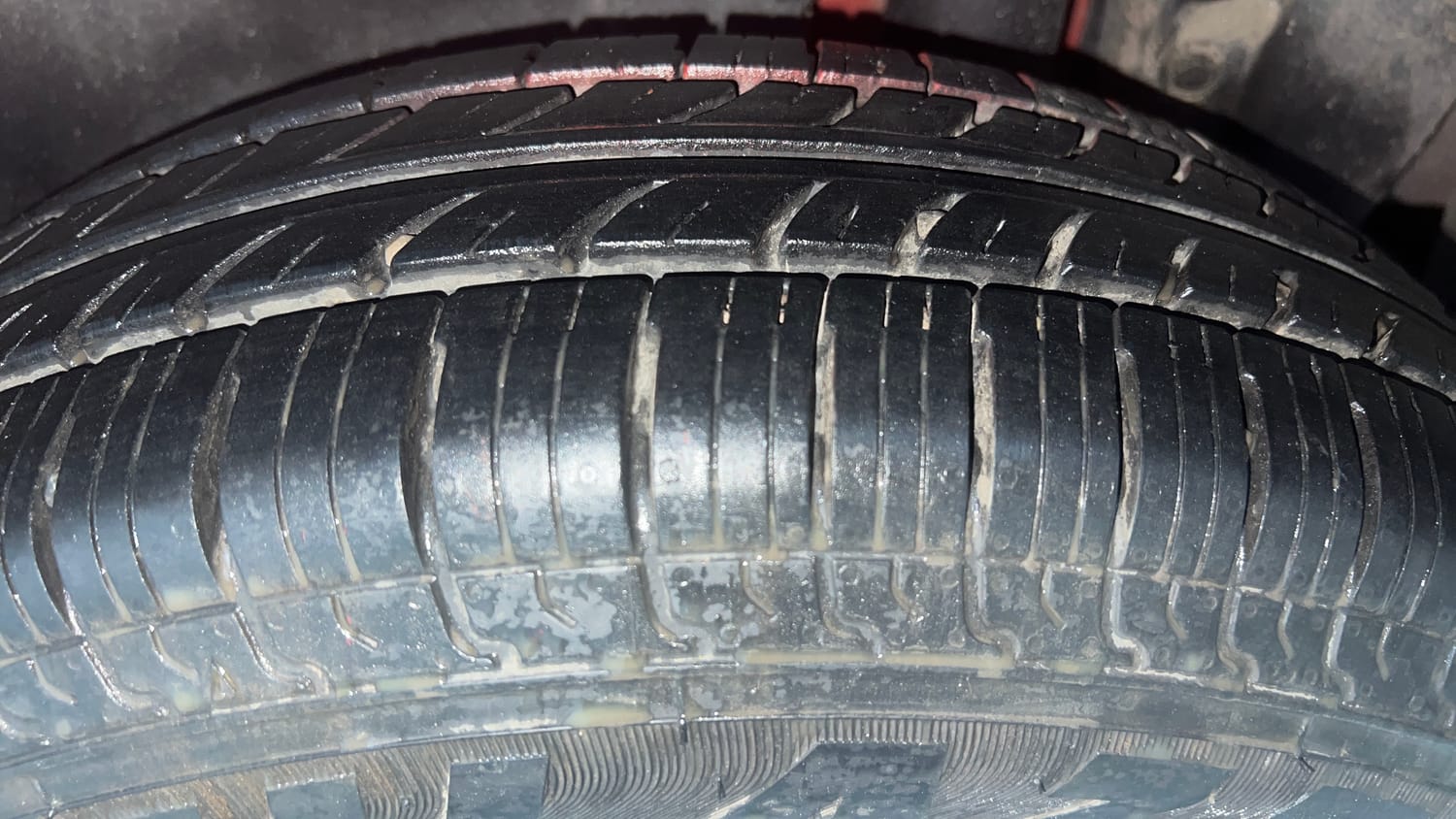 Used 2015 Maruti Suzuki Swift VXi Petrol Manual tyres LEFT REAR TYRE TREAD VIEW