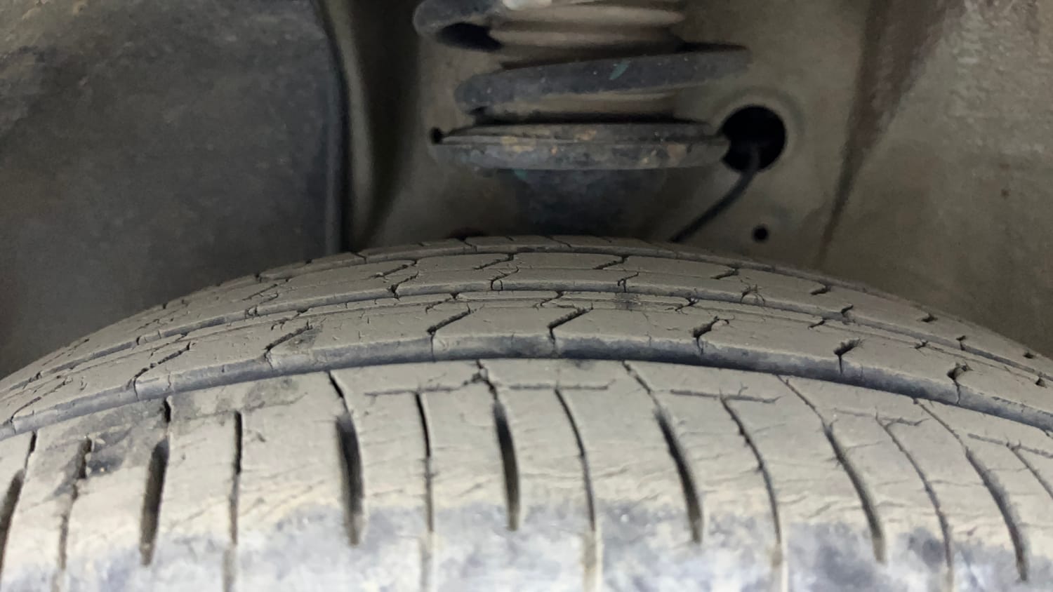 Used 2020 Maruti Suzuki Ignis Alpha 1.2 AMT Petrol Automatic tyres LEFT FRONT TYRE TREAD VIEW