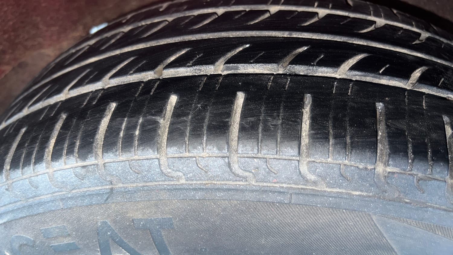 Used 2015 Maruti Suzuki Baleno Delta 1.2 Petrol Manual tyres RIGHT REAR TYRE TREAD VIEW