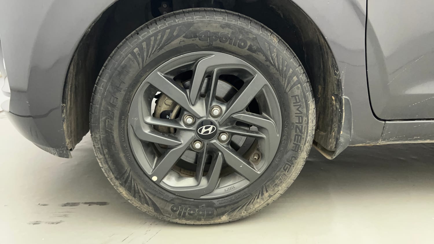Used 2020 Hyundai Grand i10 Nios Sportz Petrol+cng(outside fitted) Cng Manual tyres LEFT FRONT TYRE RIM VIEW