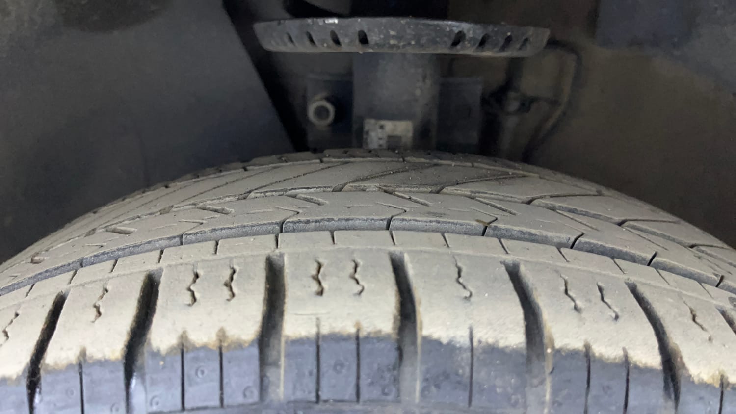 Used 2015 Volkswagen Polo Trendline 1.2L (P) Petrol Manual tyres LEFT FRONT TYRE TREAD VIEW