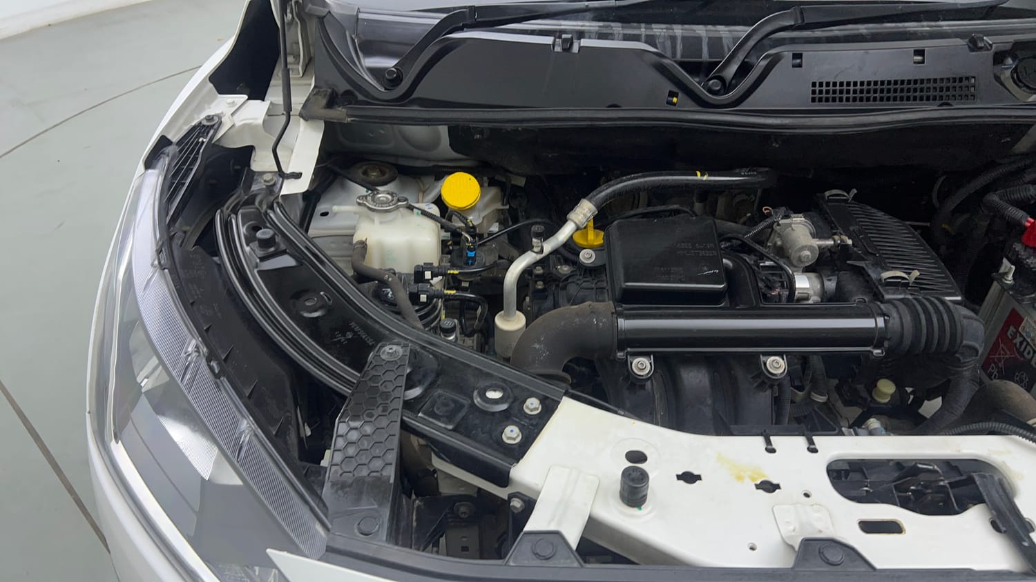 Used 2024 Nissan Magnite XE AMT Petrol Automatic engine ENGINE RIGHT SIDE VIEW