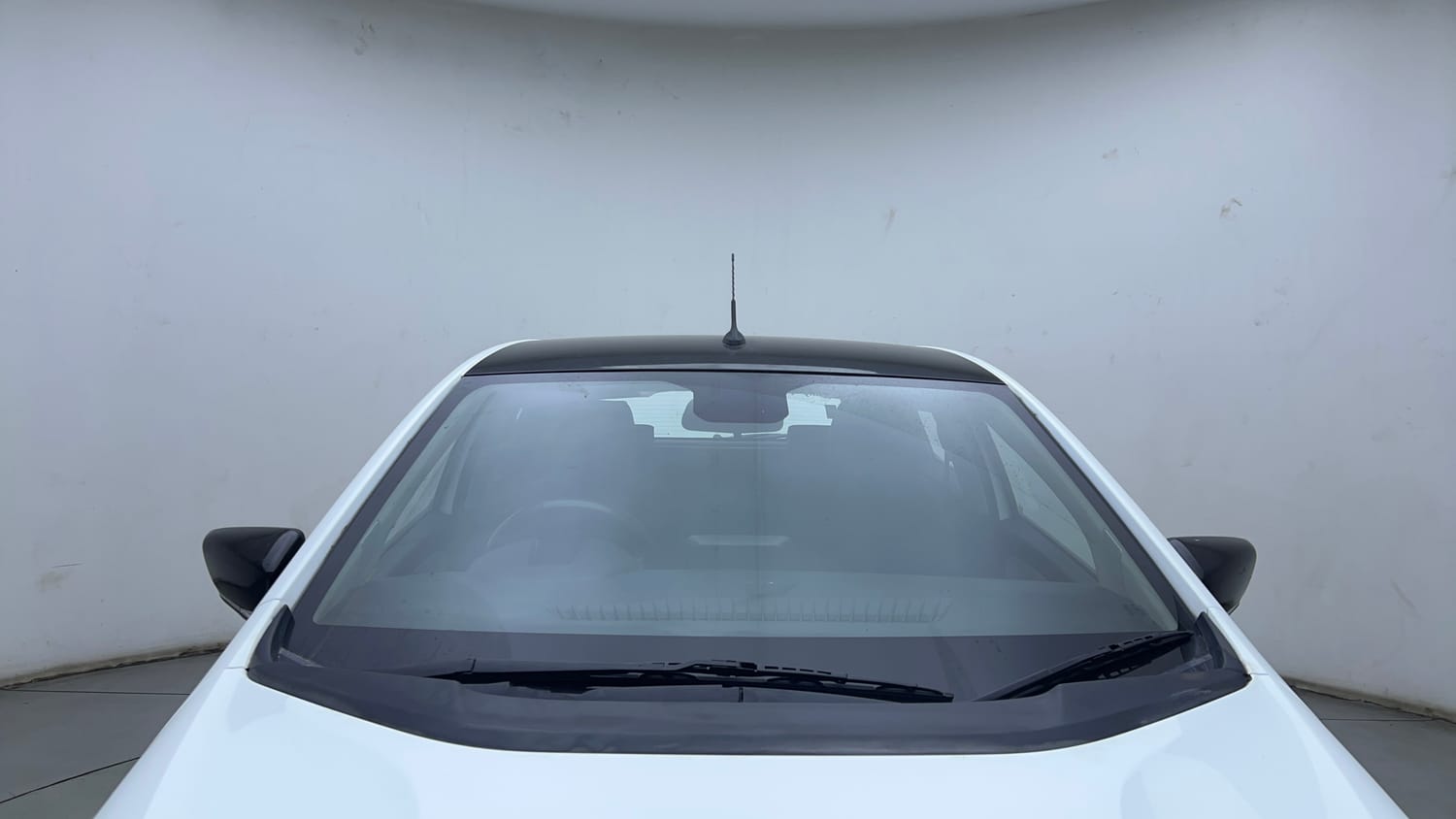 Used 2022 Tata Altroz XZ Plus Diesel Diesel Manual exterior FRONT WINDSHIELD VIEW