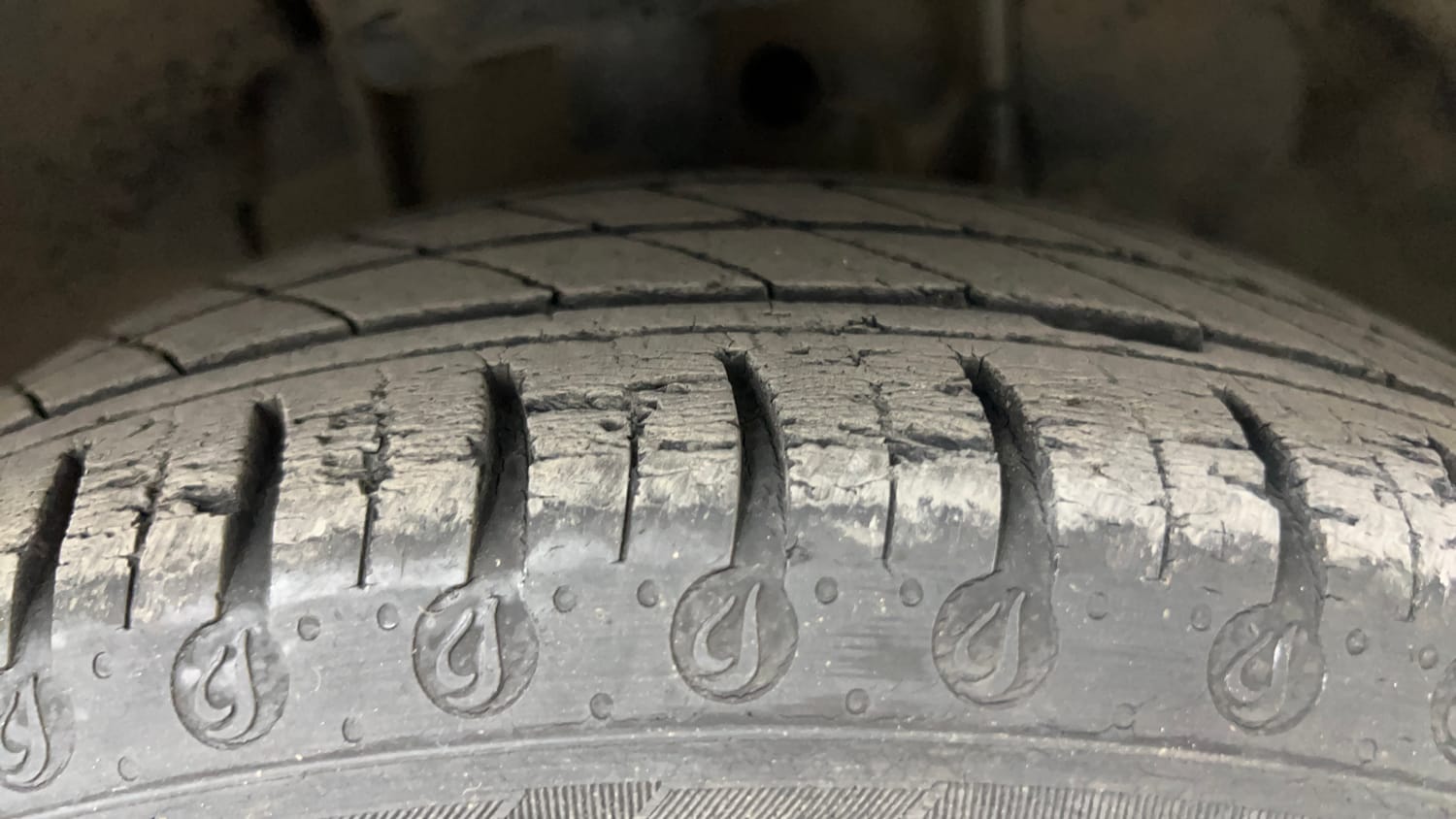 Used 2020 Tata Tiago Revotron XZ Petrol Manual tyres RIGHT FRONT TYRE TREAD VIEW