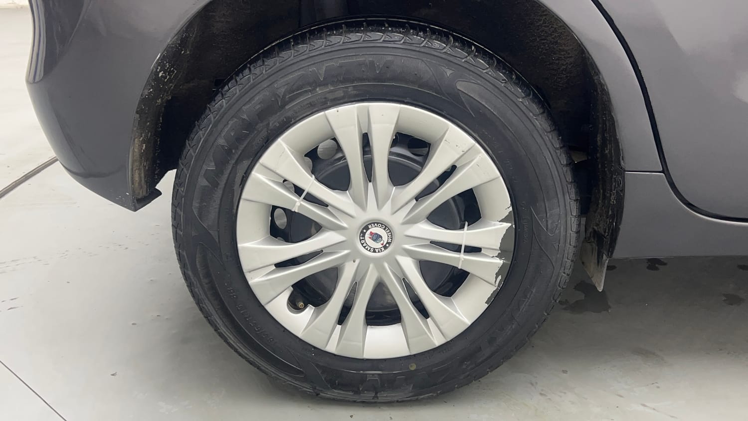 Used 2017 Maruti Suzuki Baleno Delta 1.2 Petrol Manual tyres RIGHT REAR TYRE RIM VIEW