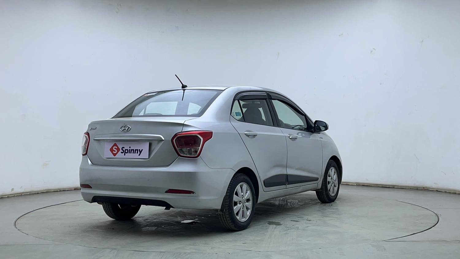 Used 2015 Hyundai Xcent S 1.2 (O) Petrol Manual exterior RIGHT REAR CORNER VIEW