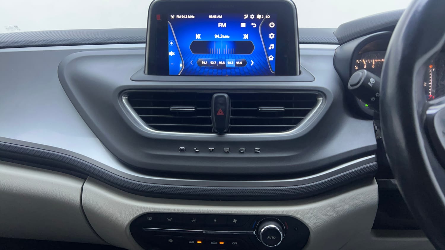 Used 2022 Tata Altroz XZ Plus Diesel Diesel Manual interior MUSIC SYSTEM & AC CONTROL VIEW