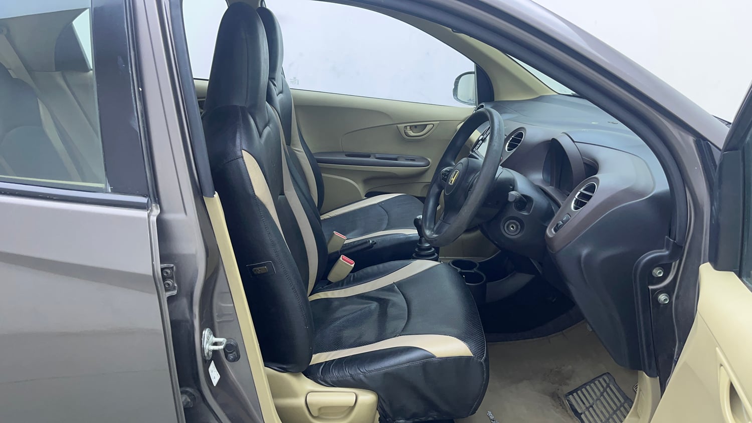 Used 2013 Honda Brio S(O)MT Petrol Manual interior RIGHT SIDE FRONT DOOR CABIN VIEW