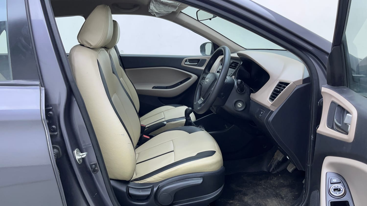 Used 2017 Hyundai Elite i20 Asta 1.2 Petrol Manual interior RIGHT SIDE FRONT DOOR CABIN VIEW