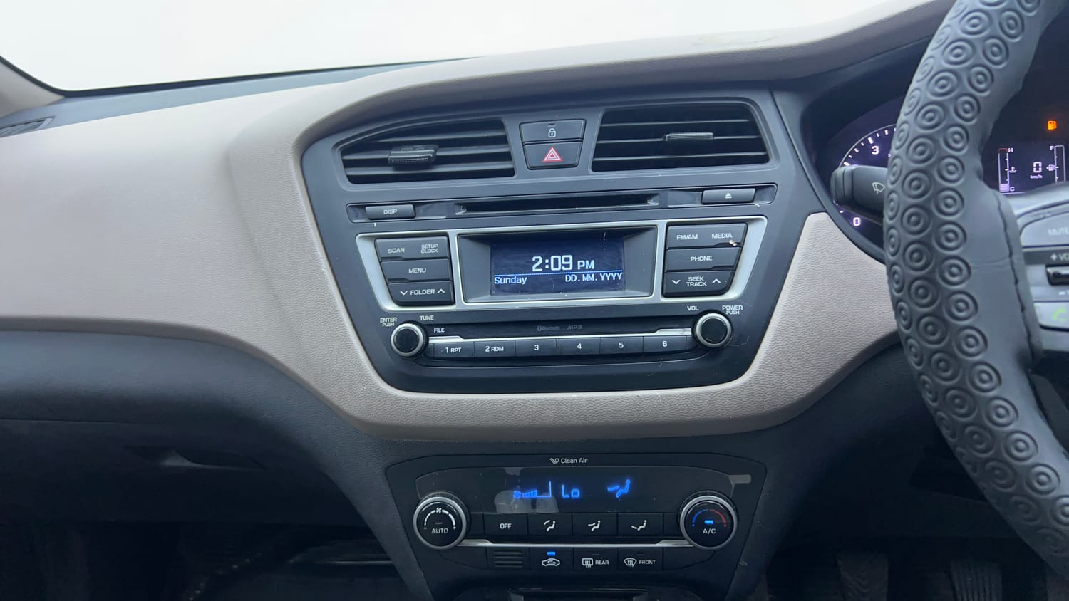 Used 2014 Hyundai Elite i20 Sportz 1.2 Petrol Manual interior MUSIC SYSTEM & AC CONTROL VIEW
