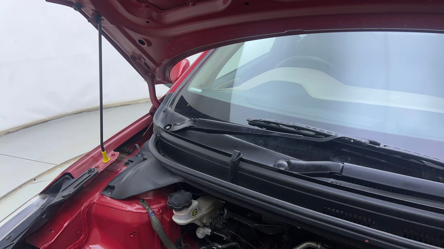 Used 2017 Hyundai Elite i20 Asta 1.2 Petrol Manual engine ENGINE RIGHT SIDE HINGE & APRON VIEW