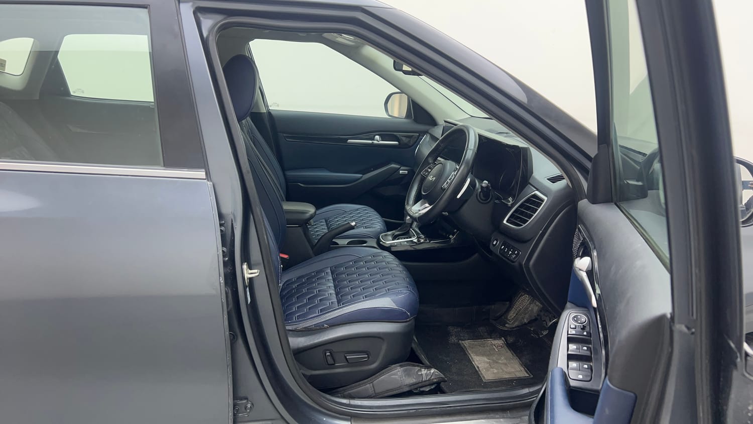 Used 2022 Kia Seltos X Line 1.5 Diesel AT Diesel Automatic interior RIGHT SIDE FRONT DOOR CABIN VIEW