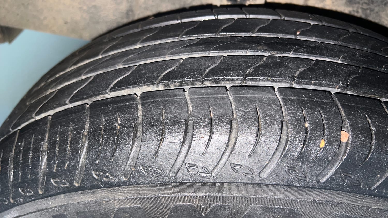 Used 2024 Nissan Magnite XE AMT Petrol Automatic tyres RIGHT REAR TYRE TREAD VIEW