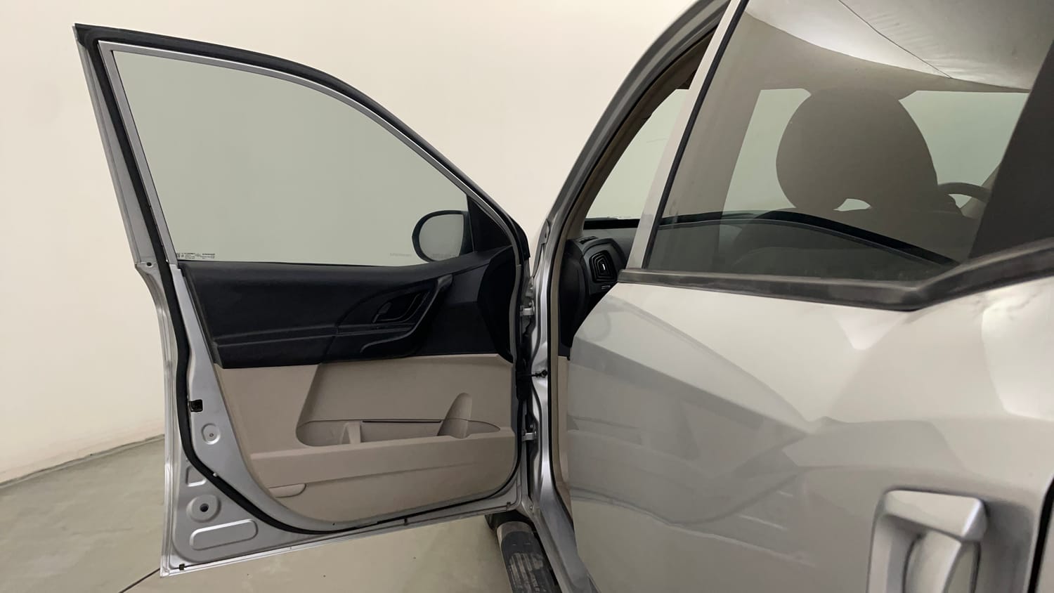 Used 2016 Mahindra XUV500 W4 Diesel Manual interior LEFT FRONT DOOR OPEN VIEW