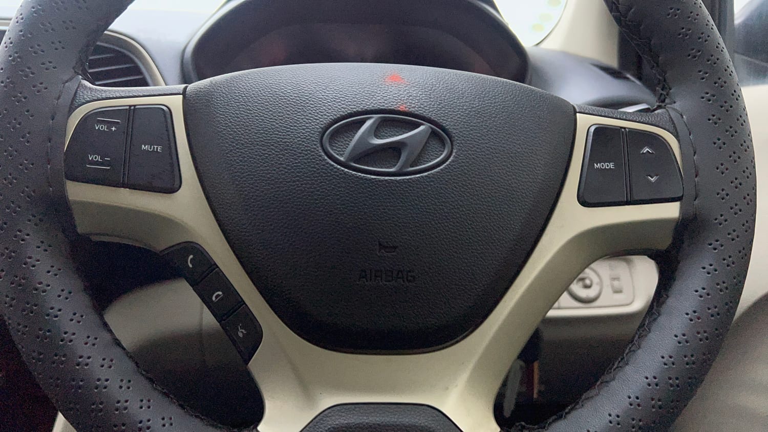 Used 2022 Hyundai Santro Sportz Petrol Manual top_features Steering mounted controls