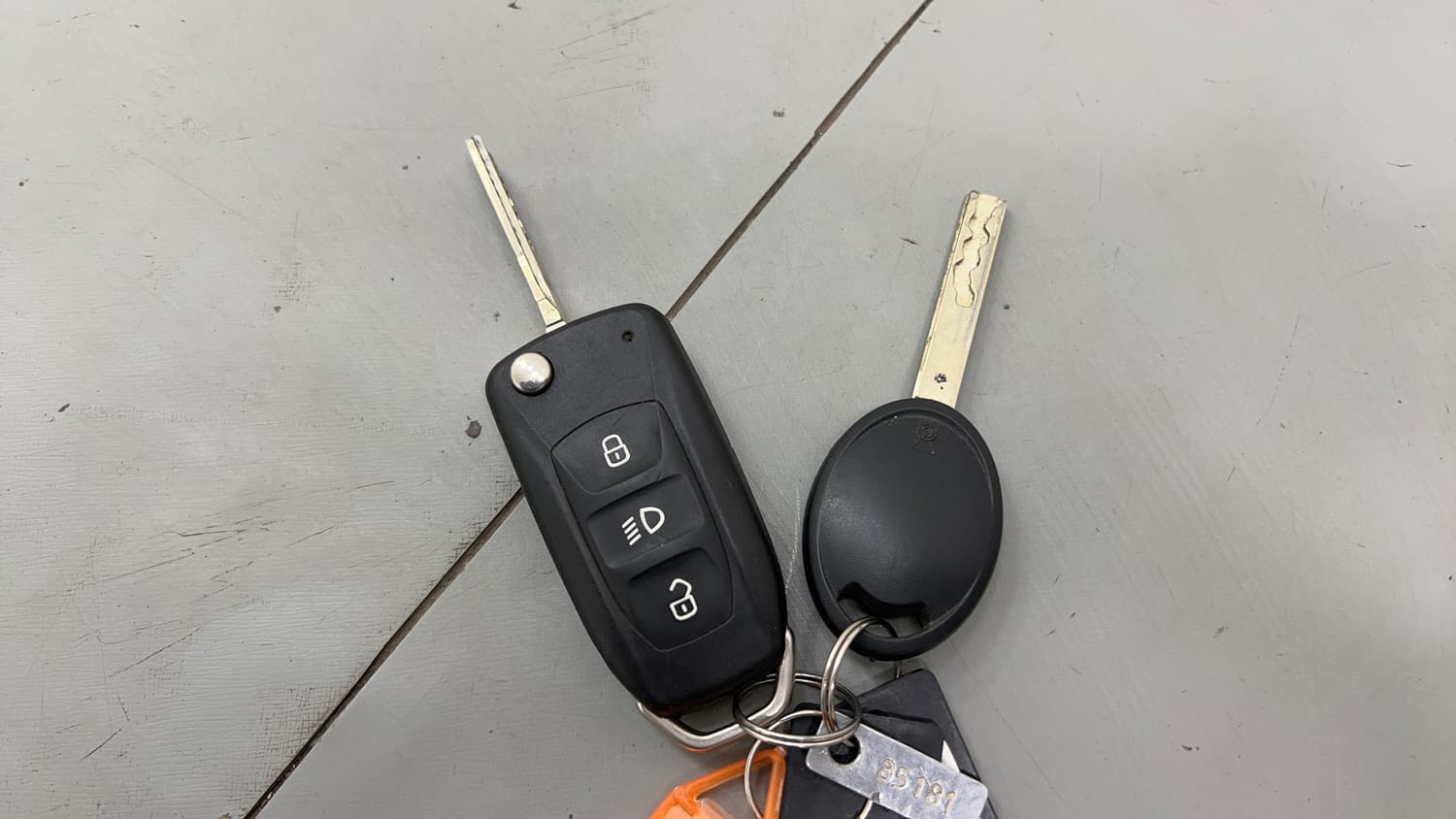 Used 2020 Tata Tiago Revotron XZ Petrol Manual extra CAR KEY VIEW